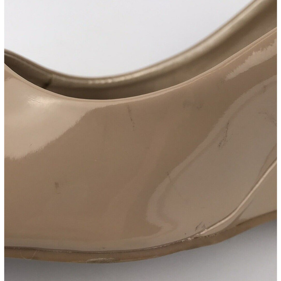 CL By Laundry Nima Wedge Pump Cream Nude Patent Faux Leather US 7W EU 37.5W Wide - Picture 9 of 15